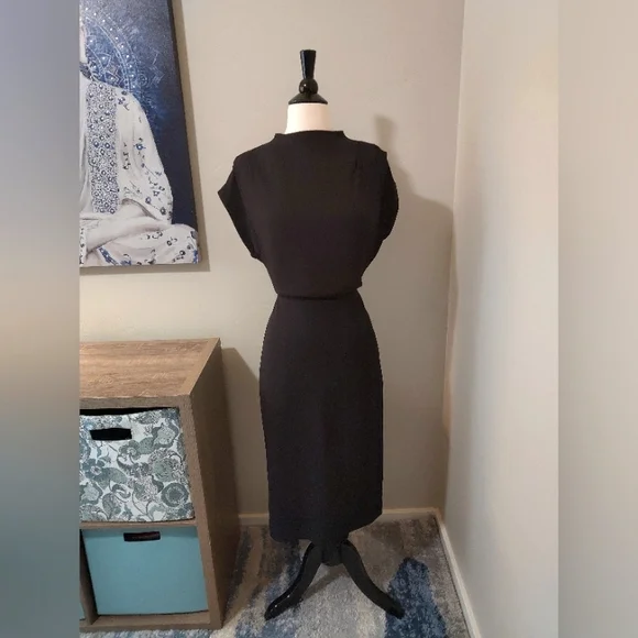 EXPRESS Minimalist Chiffon and Crepe Dress, Size S. - Picture 3 of 7